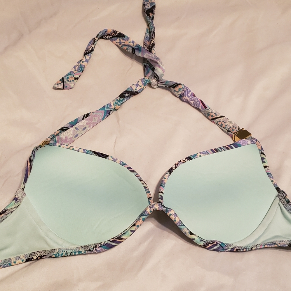 💙VICTORIA'S SECRET SWIM TOP💙 - Picture 2 of 3